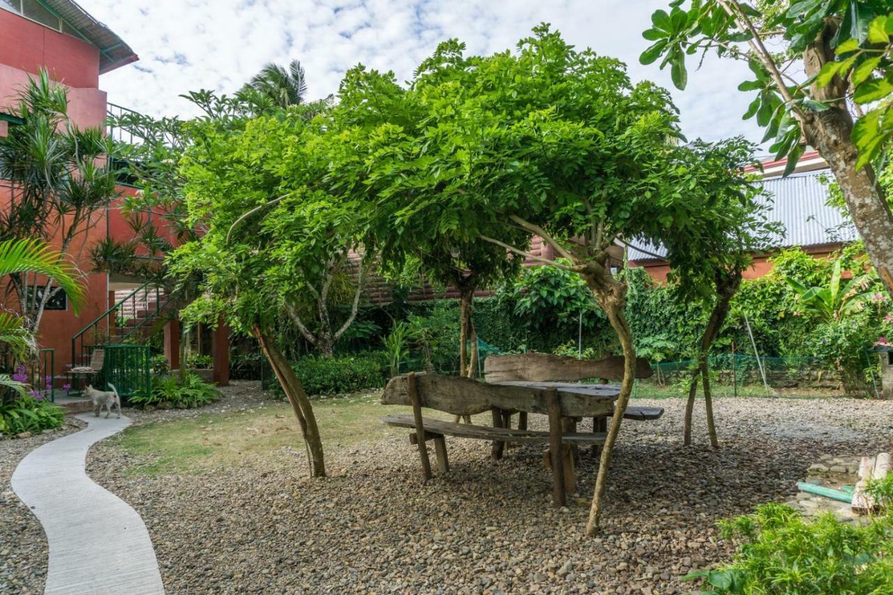 Hangout Beach Resort Caticlan Exteriör bild