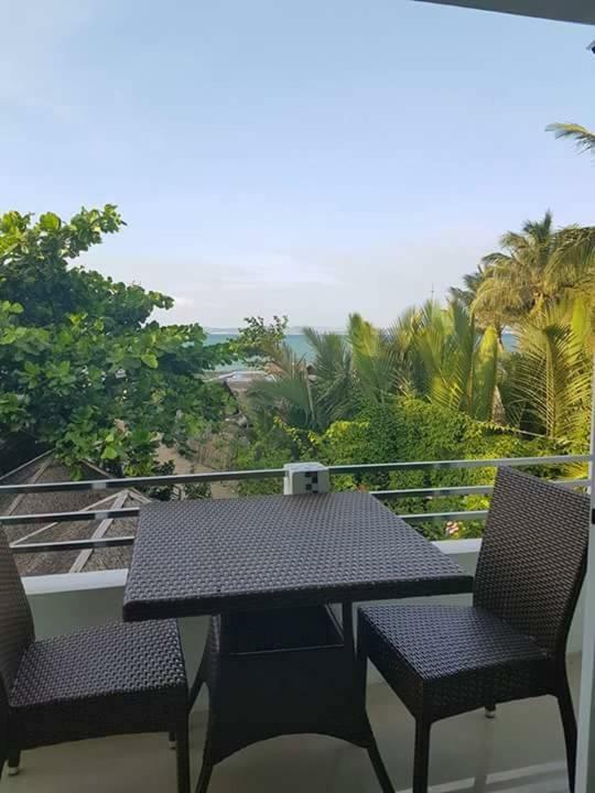 Hangout Beach Resort Caticlan Exteriör bild